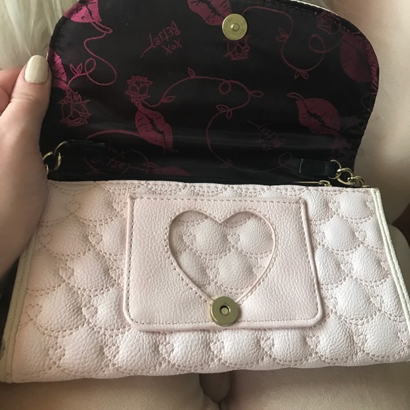 HUGE SALE🎉Crossbody betsey Johnson bag - Picture 2 of 5